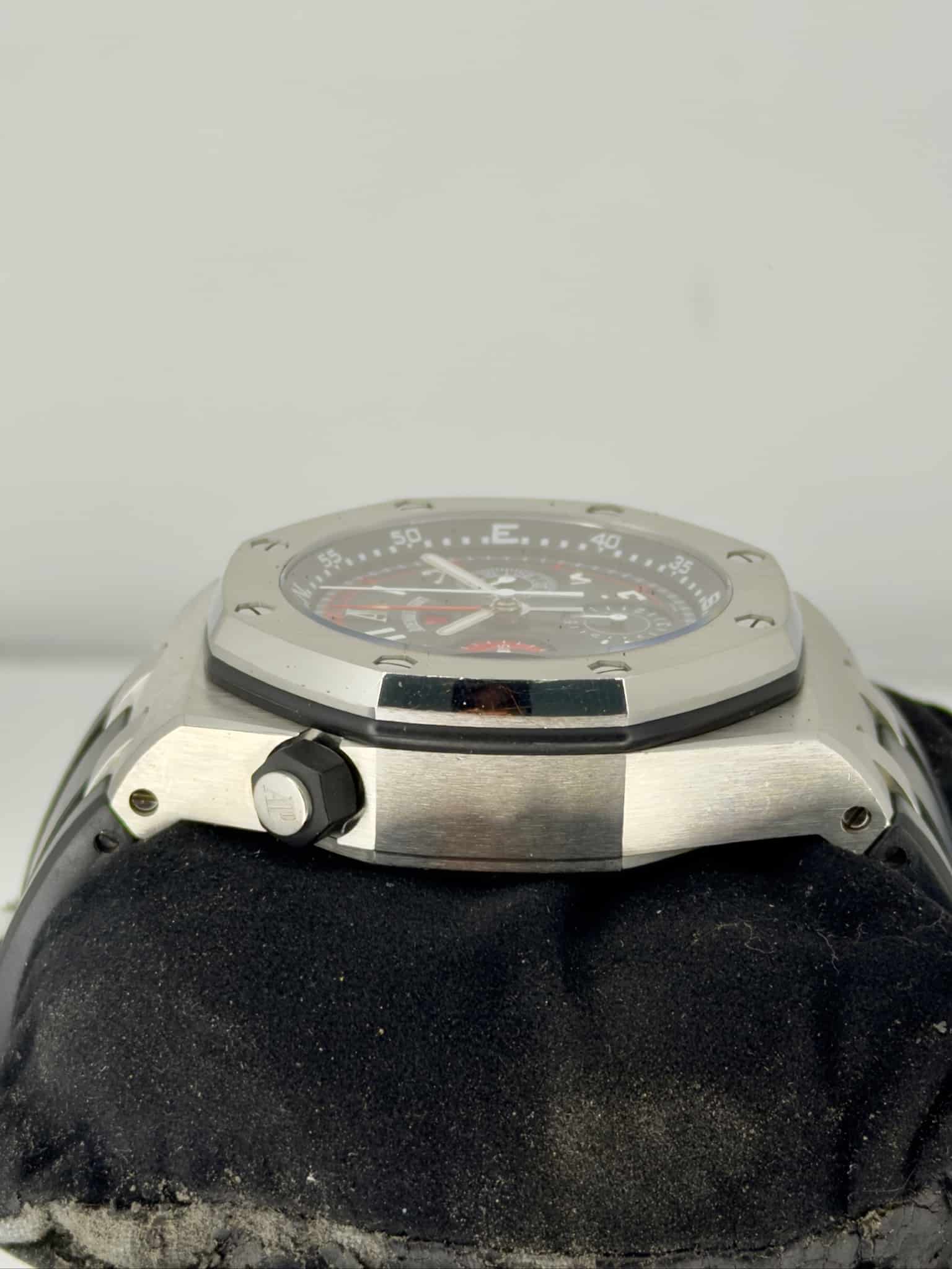 Side Shot 2 Pre-Owned Audemars Piguet 26040ST Royal Oak Offshore Alinghi