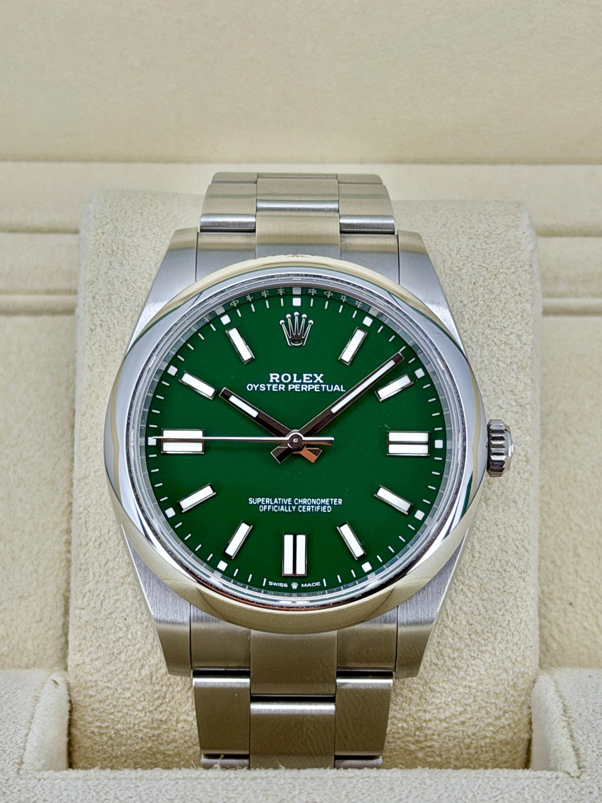 124300 Box and Papers