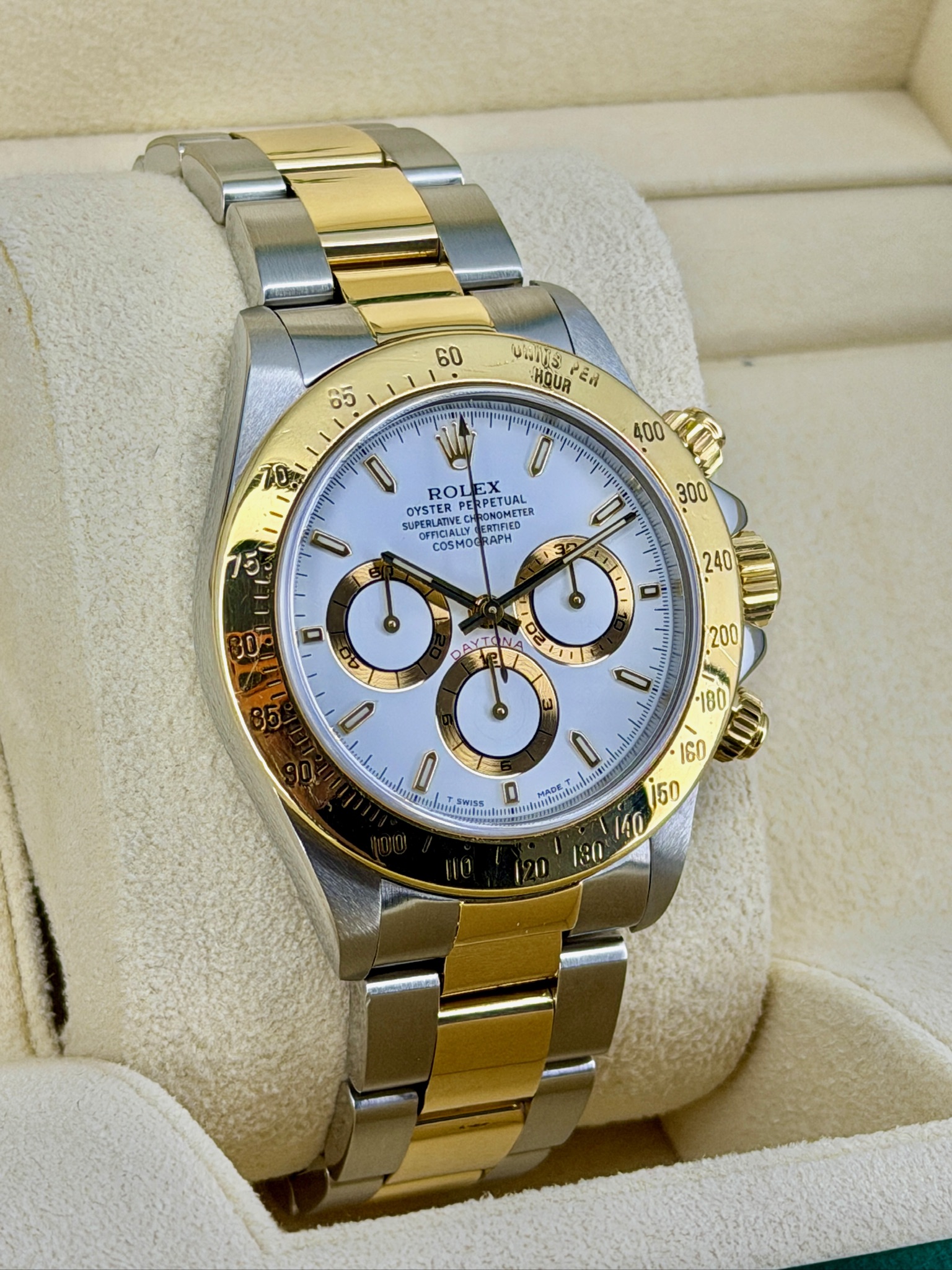 Side Face 2 Pre-Owned Rolex Daytona 16523