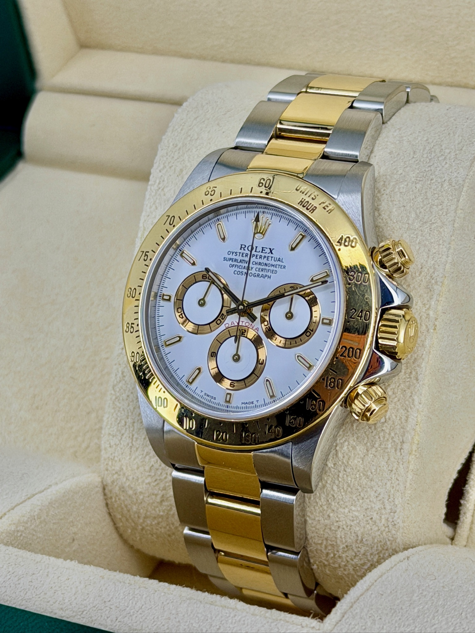 Side Face Pre-Owned Rolex Daytona 16523