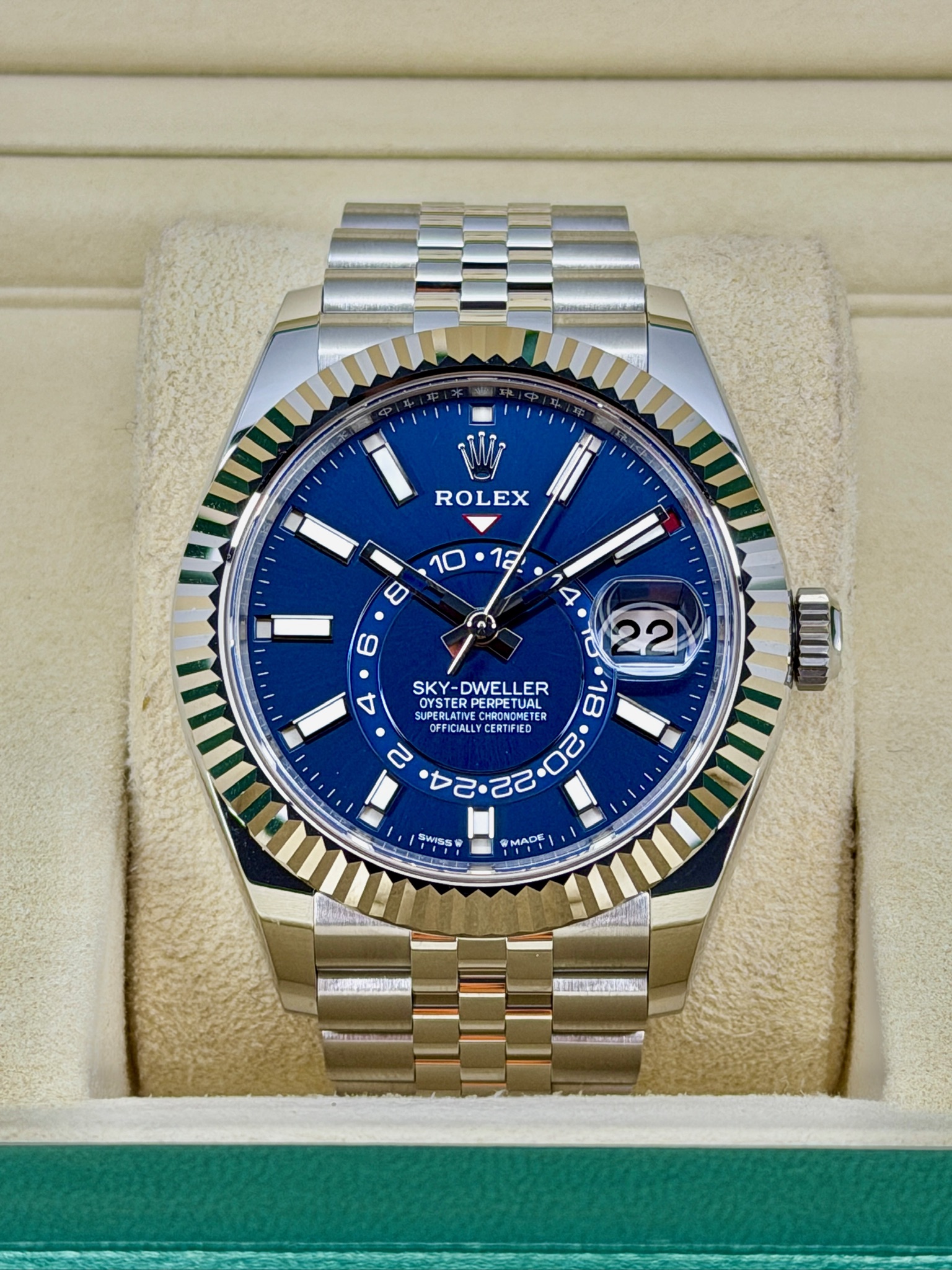 336934 Box and Papers