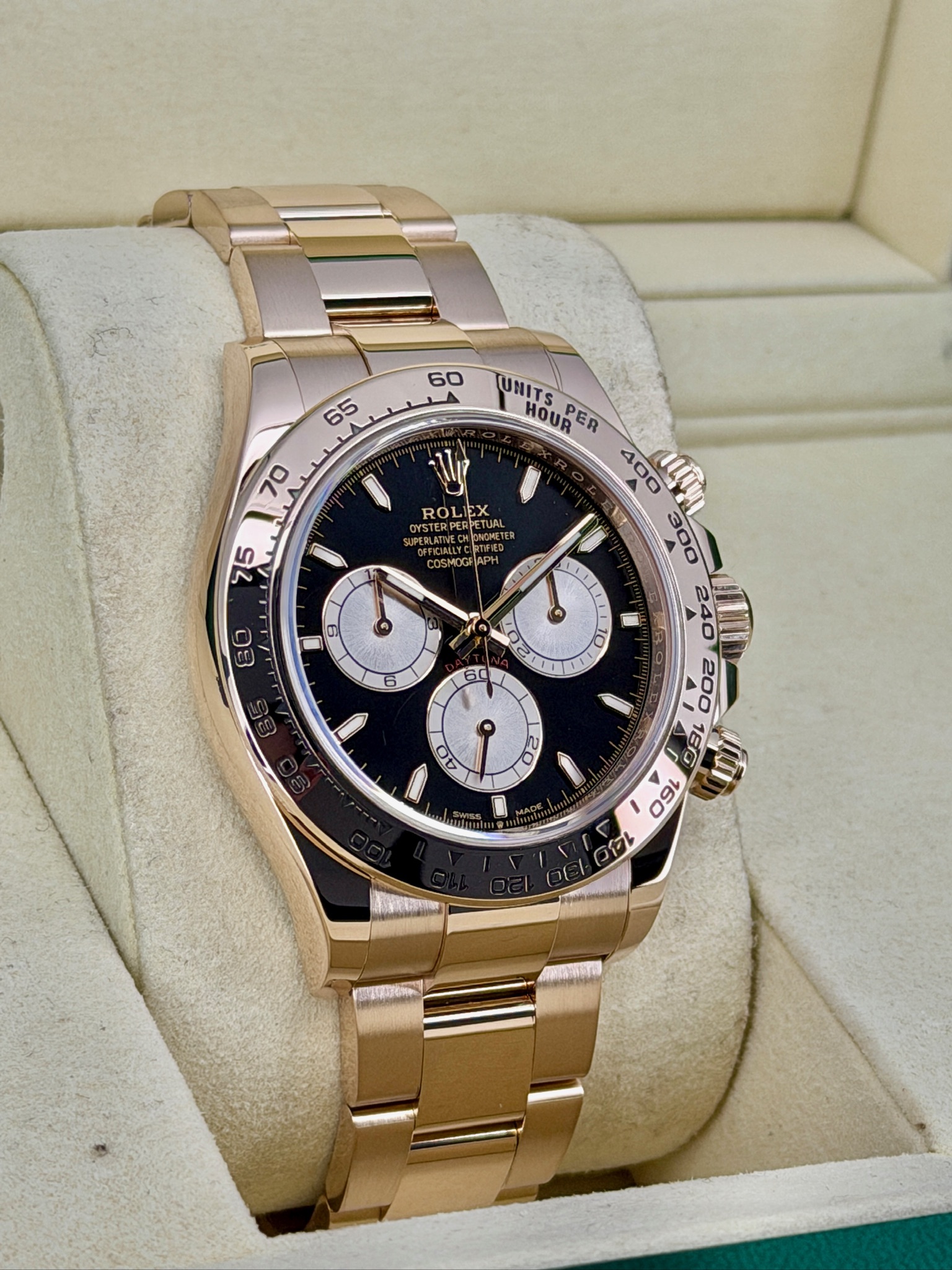 Side Face 2 Pre-Owned Rolex Daytona 126505