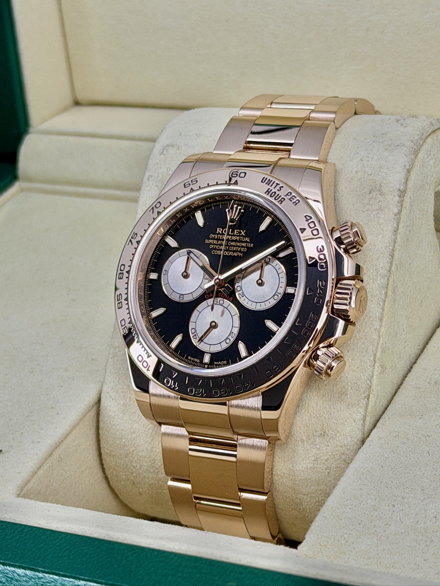 Side Face Pre-Owned Rolex Daytona 126505