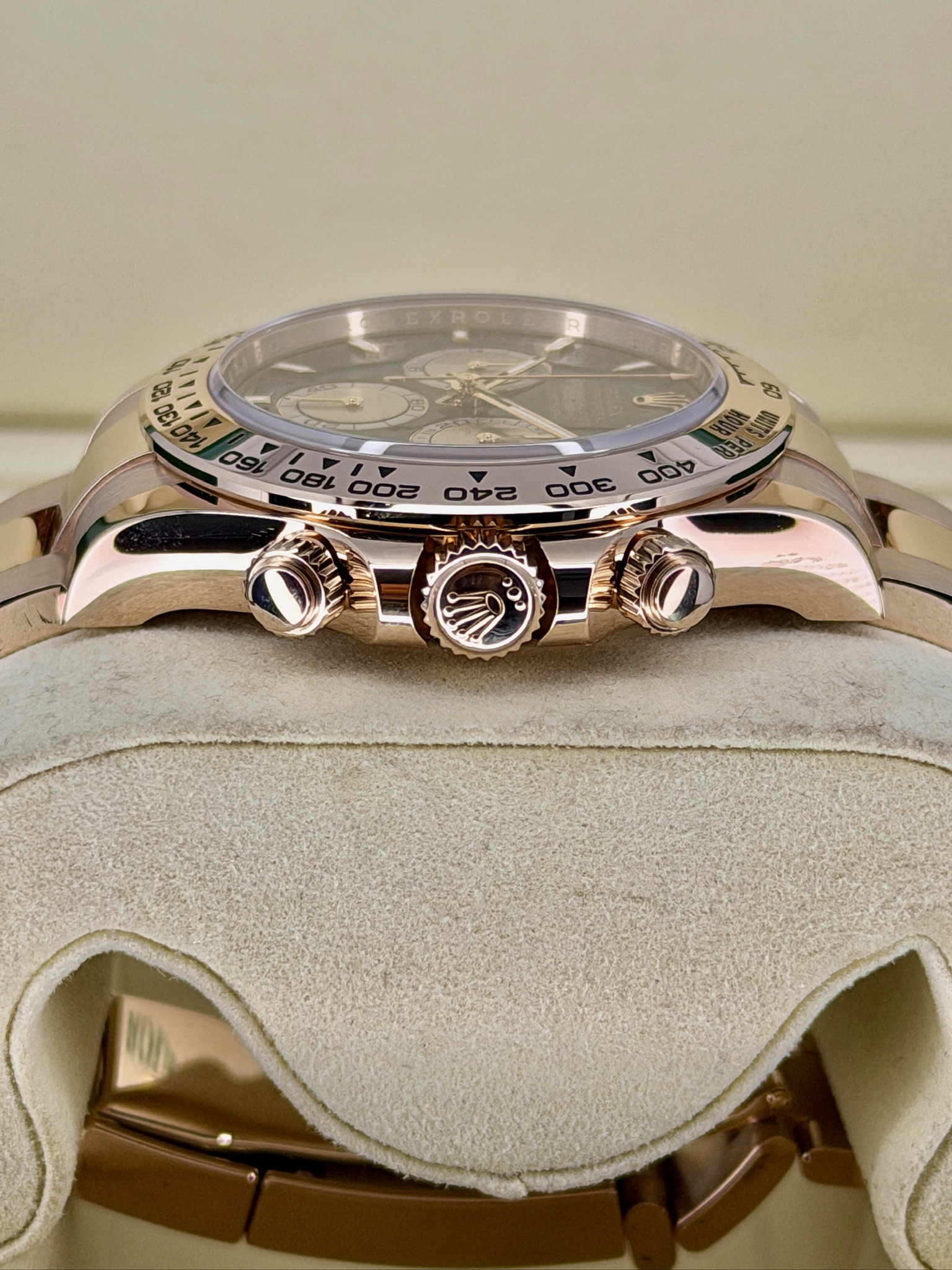 Side Shot Pre-Owned Rolex Daytona 126505