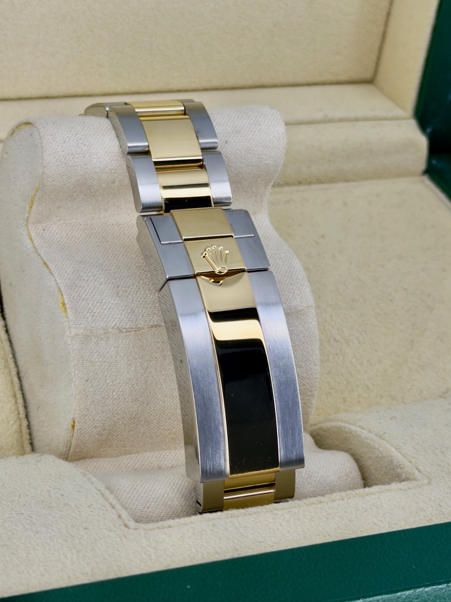 Bracelet 2 Pre-Owned Rolex Sea-Dweller 126603 Box and Papers