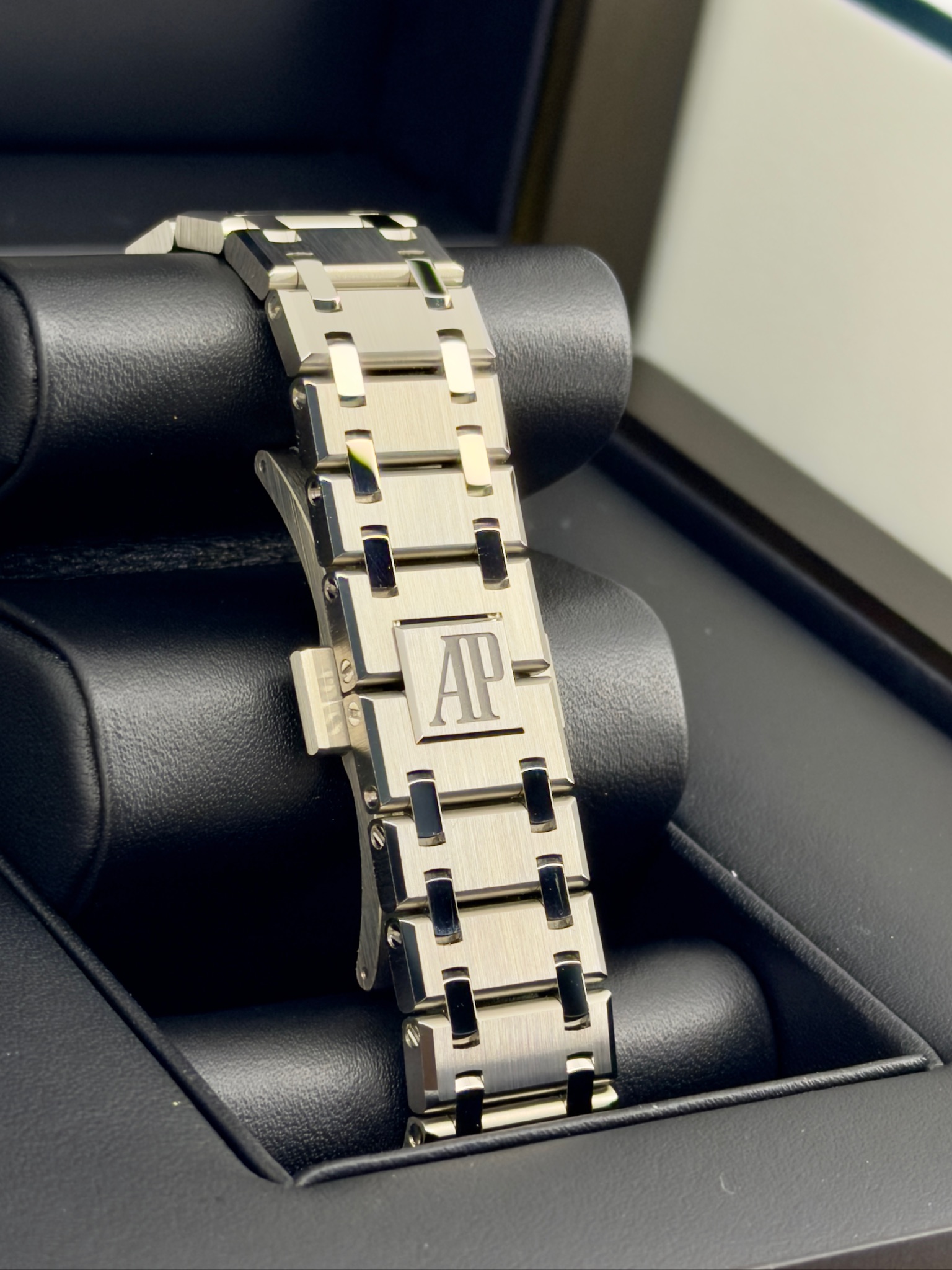 Bracelet 2 Pre-Owned Audemars Piguet Royal Oak Jumbo 16202XT Box and Papers