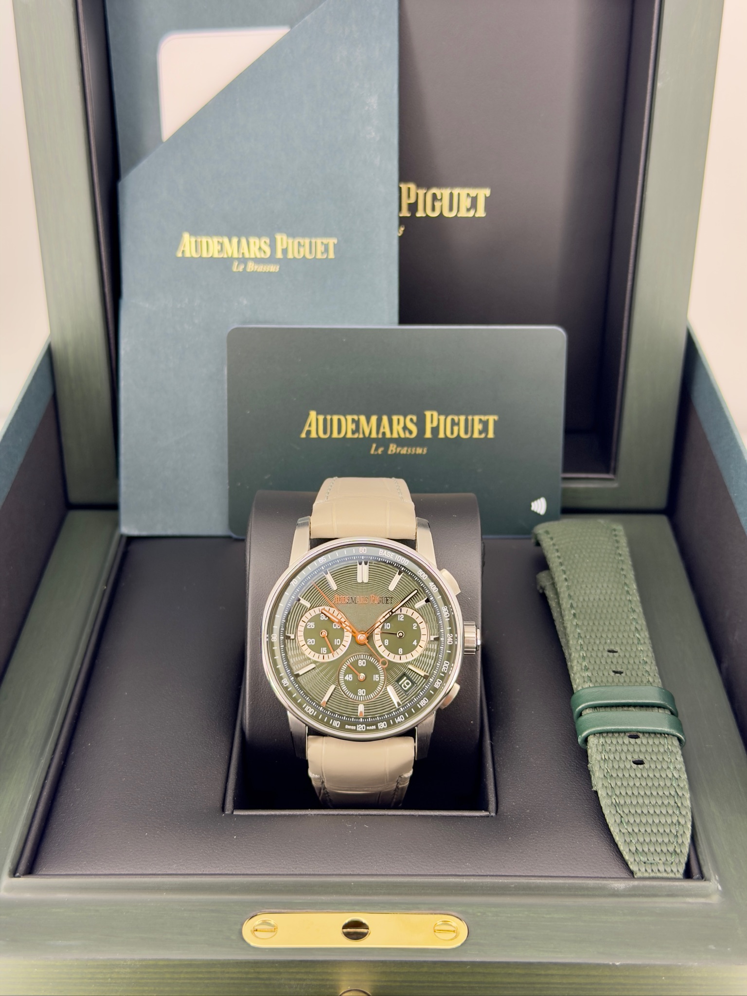 Box and Papers Pre-Owned Audemars Piguet 26393st Box and Papers