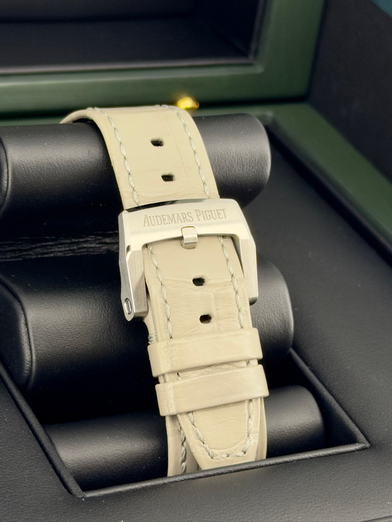 Bracelet 2 Pre-Owned Audemars Piguet 26393st Box and Papers