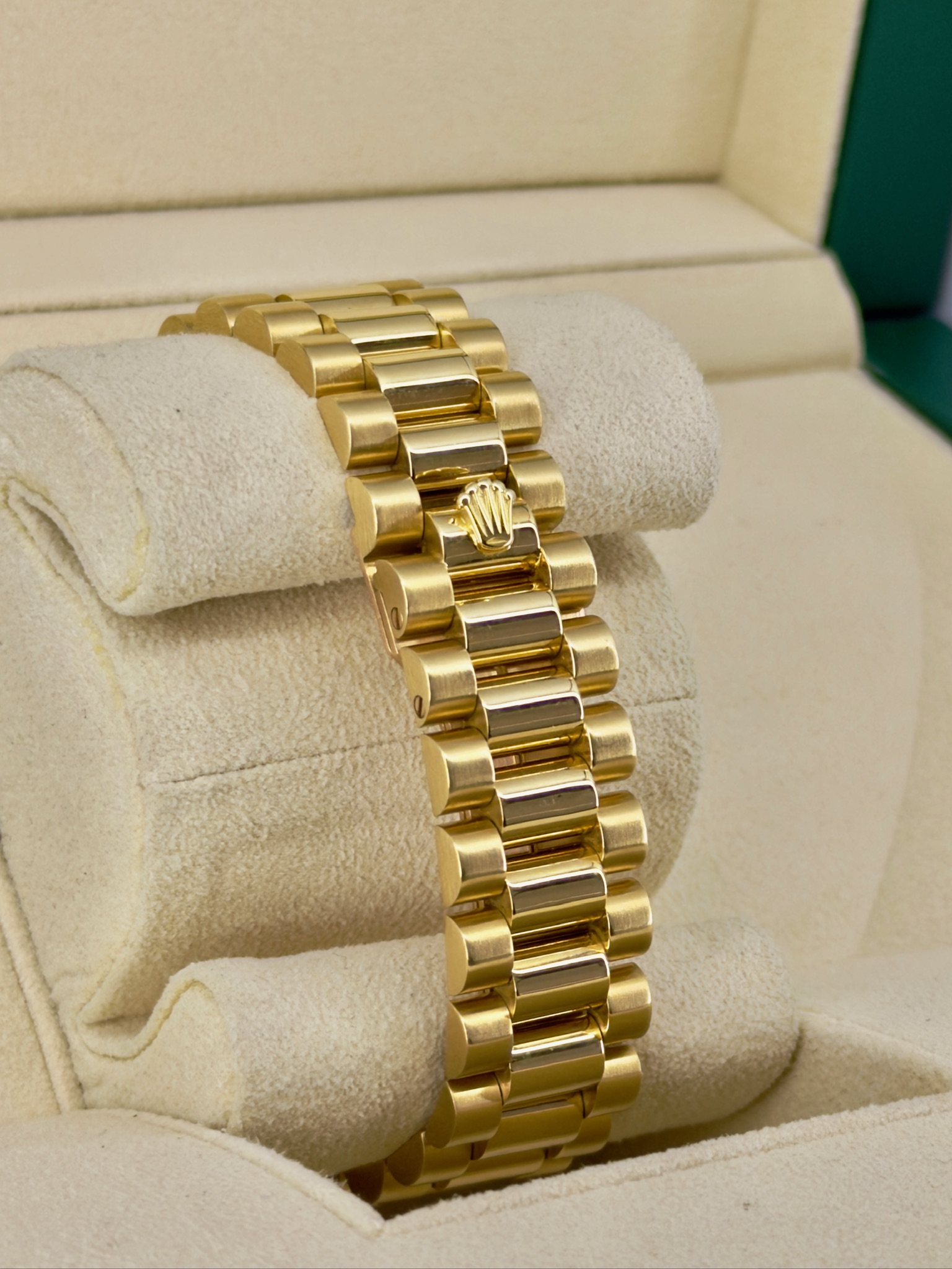 Bracelet 2 Pre-Owned Rolex Day-Date 18038 Box and Papers