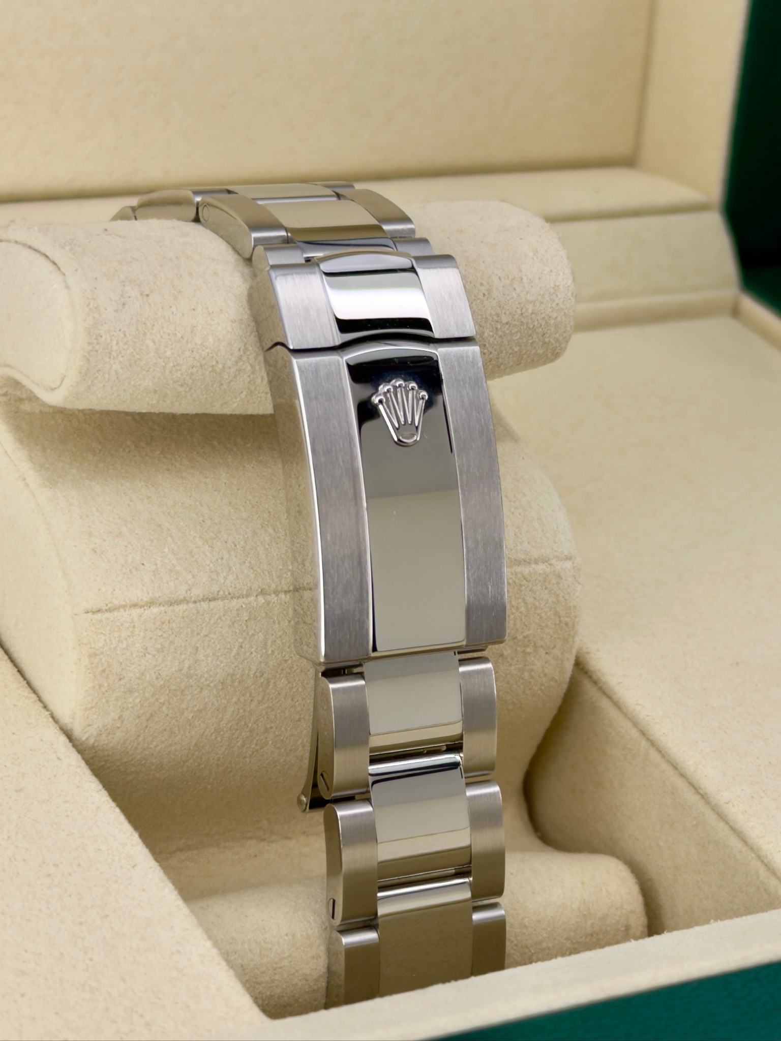 Bracelet 2 Pre-Owned Rolex Datejust Wimbledon 126334 Box and Papers