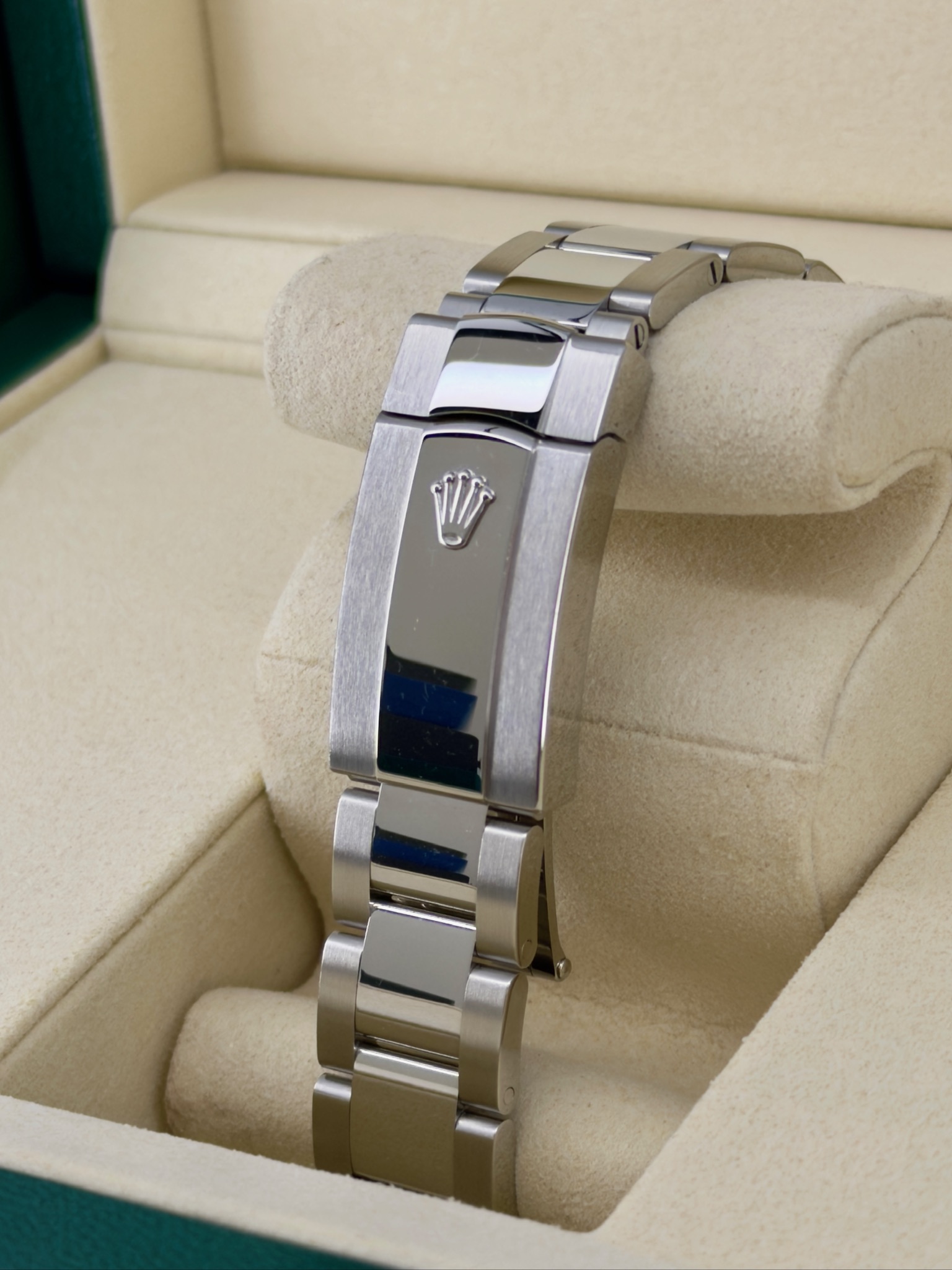 Bracelet Pre-Owned Rolex Datejust Wimbledon 126334 Box and Papers